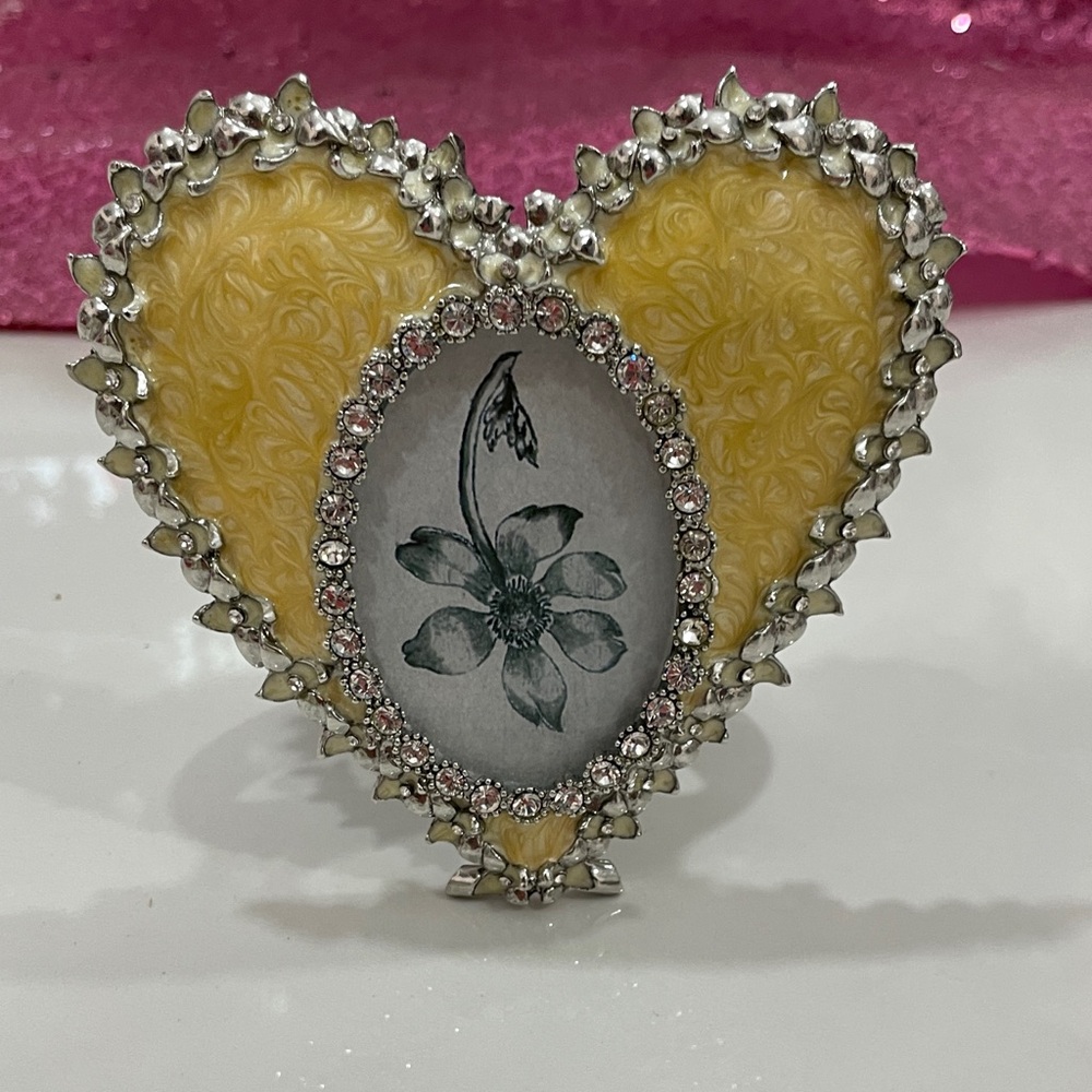 Jay strongwater oval heart enamel frame new with tags no box